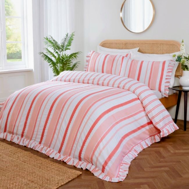 Frilly Maya Pink Bedding Set